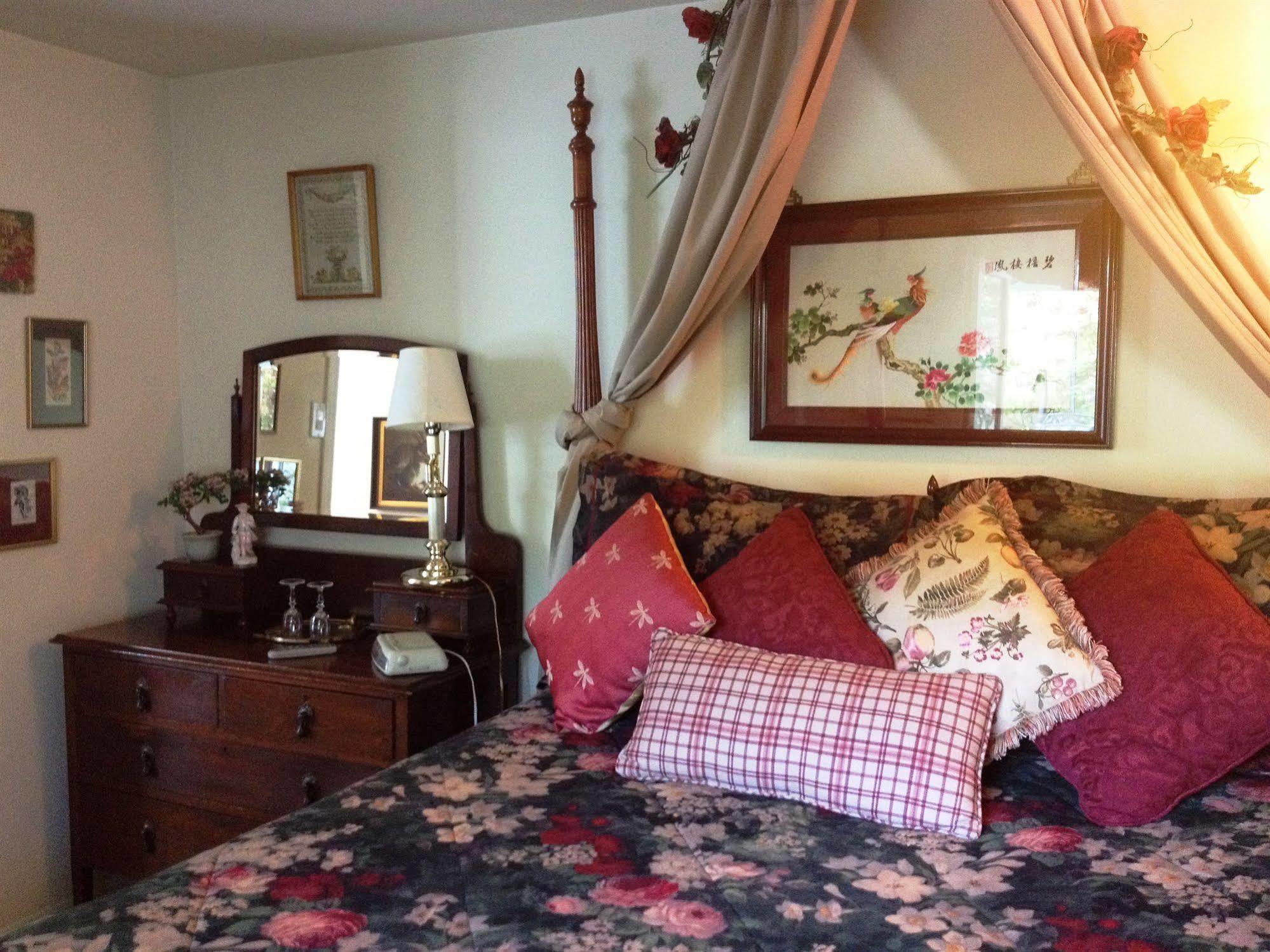 The Stone Hedge Bed And Breakfast Ричмонд Екстер'єр фото